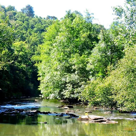 게스트하우스 Dans Les Alpes Mancelles 3*