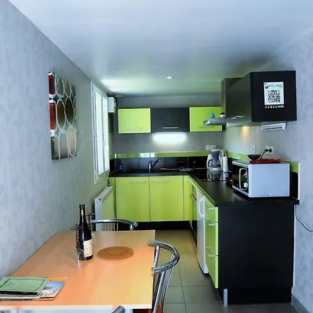 게스트하우스 Dans Les Alpes Mancelles